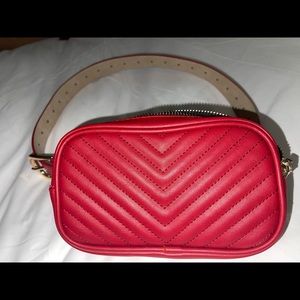 Red (med) belt bag in new condition. Used once for a few hours. See pictures.
